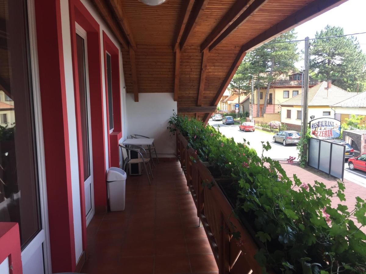 BalatonmáriafürdőHableany Etterem, Pizzeria Es Vendeghaz住宿加早餐旅馆 外观 照片