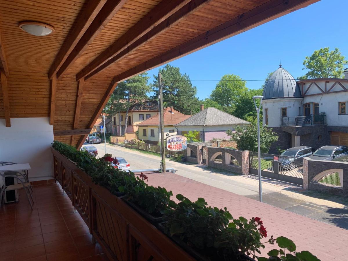 BalatonmáriafürdőHableany Etterem, Pizzeria Es Vendeghaz住宿加早餐旅馆 外观 照片