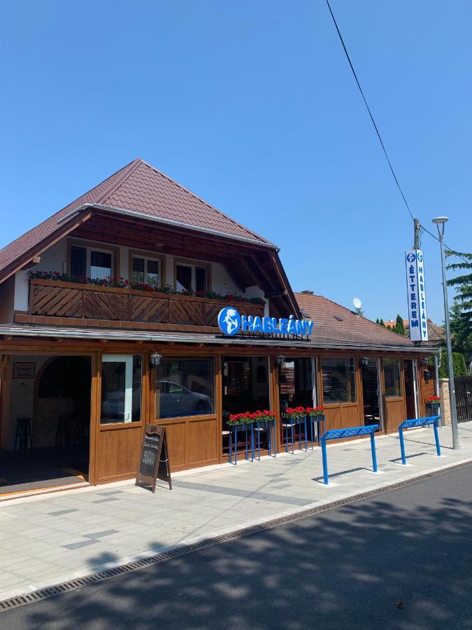 BalatonmáriafürdőHableany Etterem, Pizzeria Es Vendeghaz住宿加早餐旅馆 外观 照片